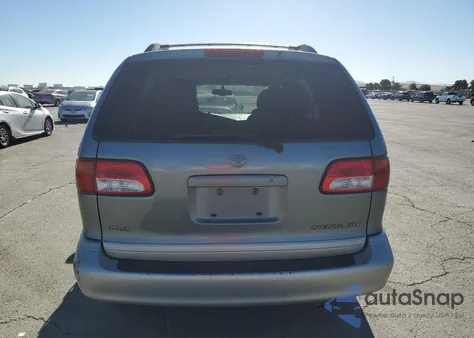 2000 Toyota Sienna Le z USA, uszkodzony, nr VIN 4T3ZF13C7YU316228